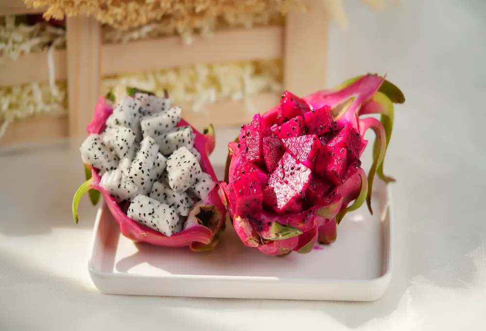 premium-red-and-white-dragon-fruit-tray