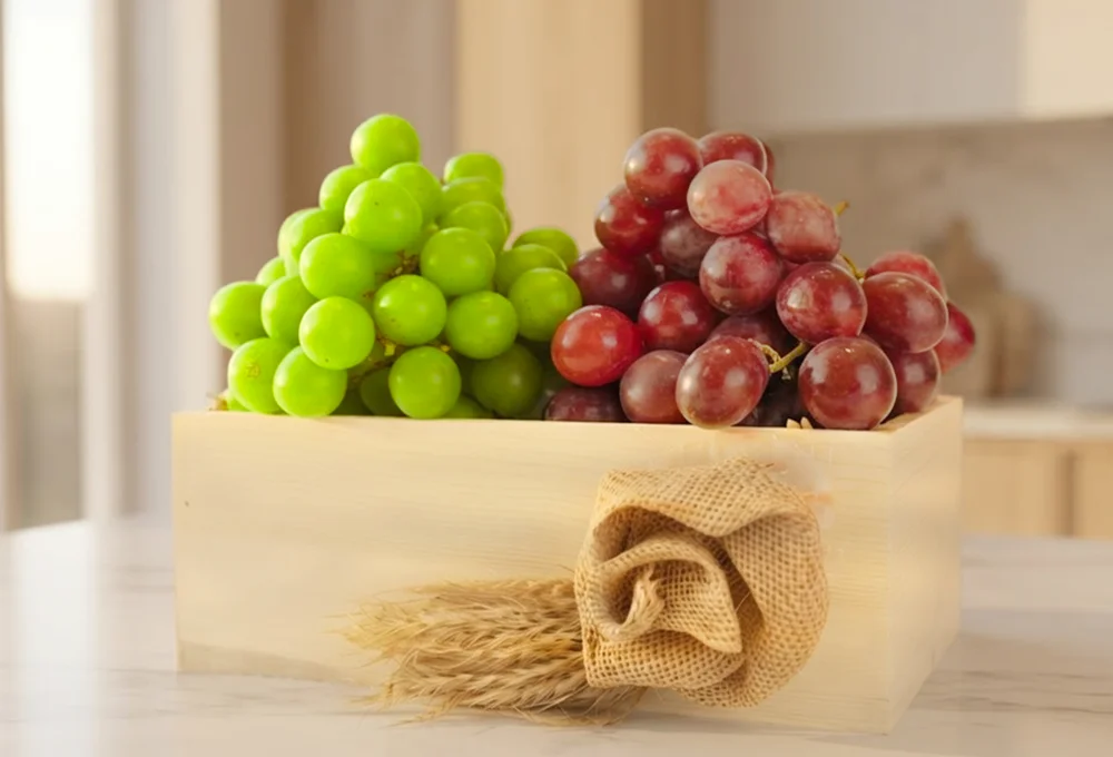 500 Gms of Red Globe Grape and 500 gms of Greem Muscat Grape in a wooden tray