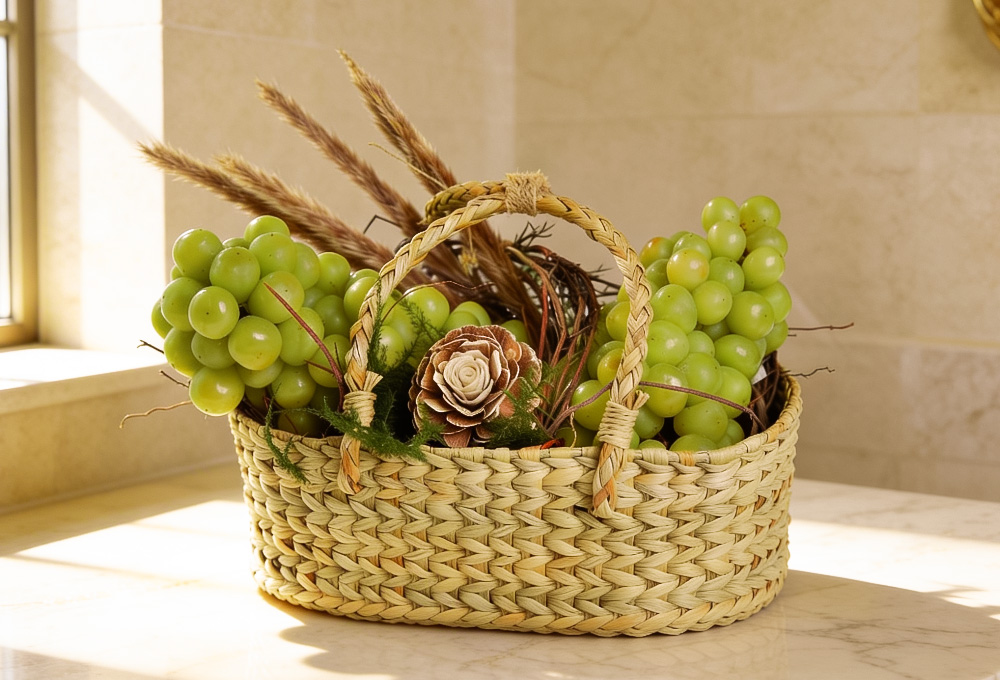 Premium Shine Muscat Grapes Basket