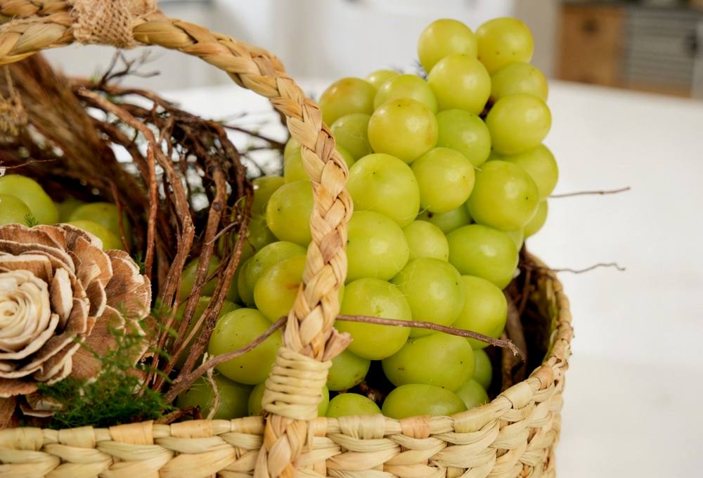 Premium Shine Muscat Grapes Basket