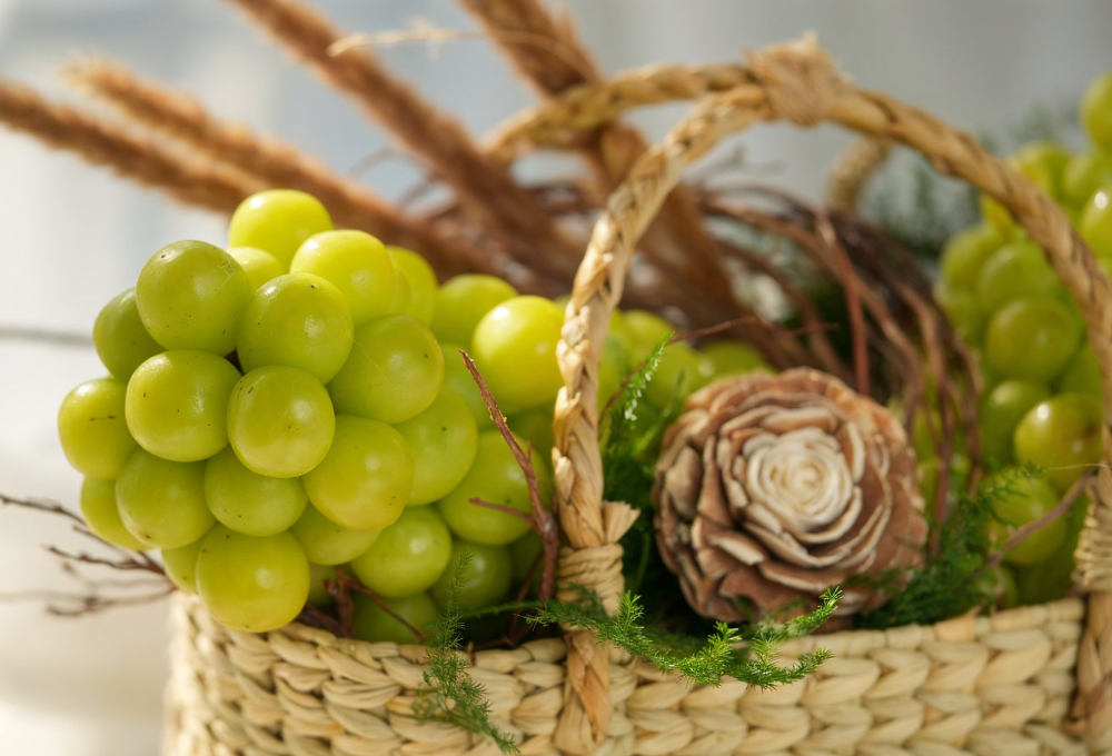 Premium Shine Muscat Grapes Basket