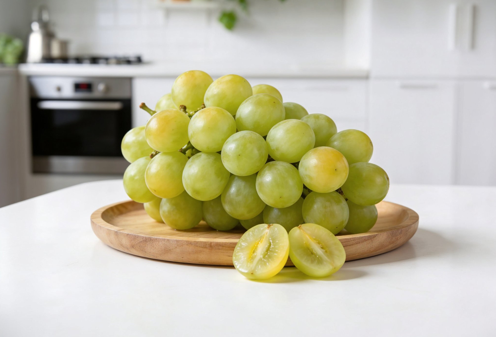 Fresh and sweet Shine Muscat grapes delivered in Mumbai