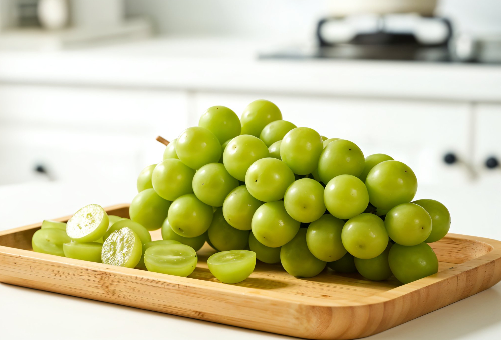 Fresh and sweet Shine Muscat grapes delivered in Mumbai