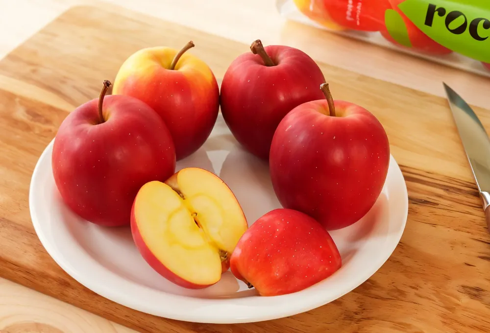 Sweet and crunchy Rockit apples – fresh delivery in Mumbai