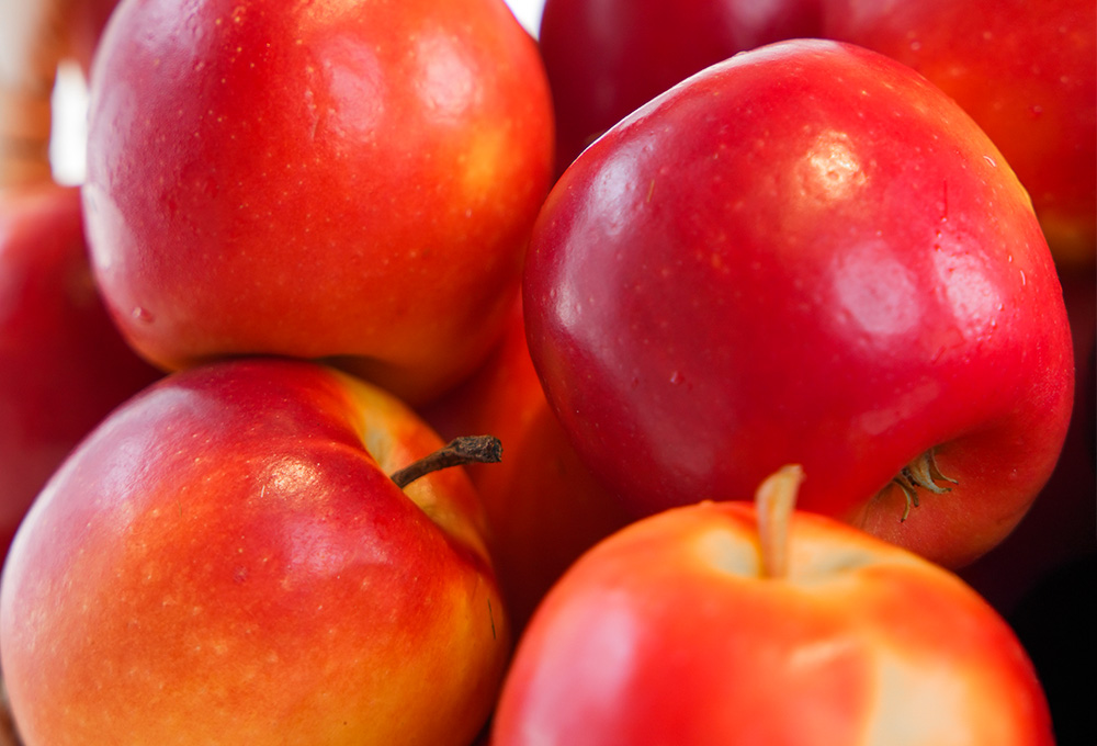 Exotic Fruit Basket – Apples & Plums Collection