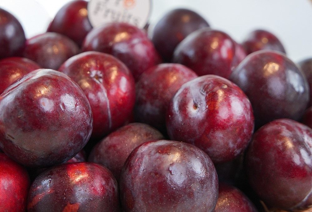 Exotic Fruit Basket – Apples & Plums Collection