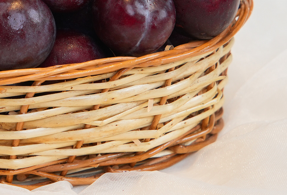 Exotic Fruit Basket – Apples & Plums Collection