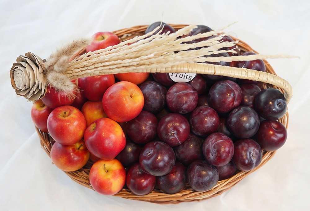 Exotic Fruit Basket – Apples & Plums Collection