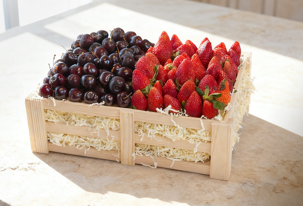 Berry Royale – Cherry & Strawberry Luxury Tray