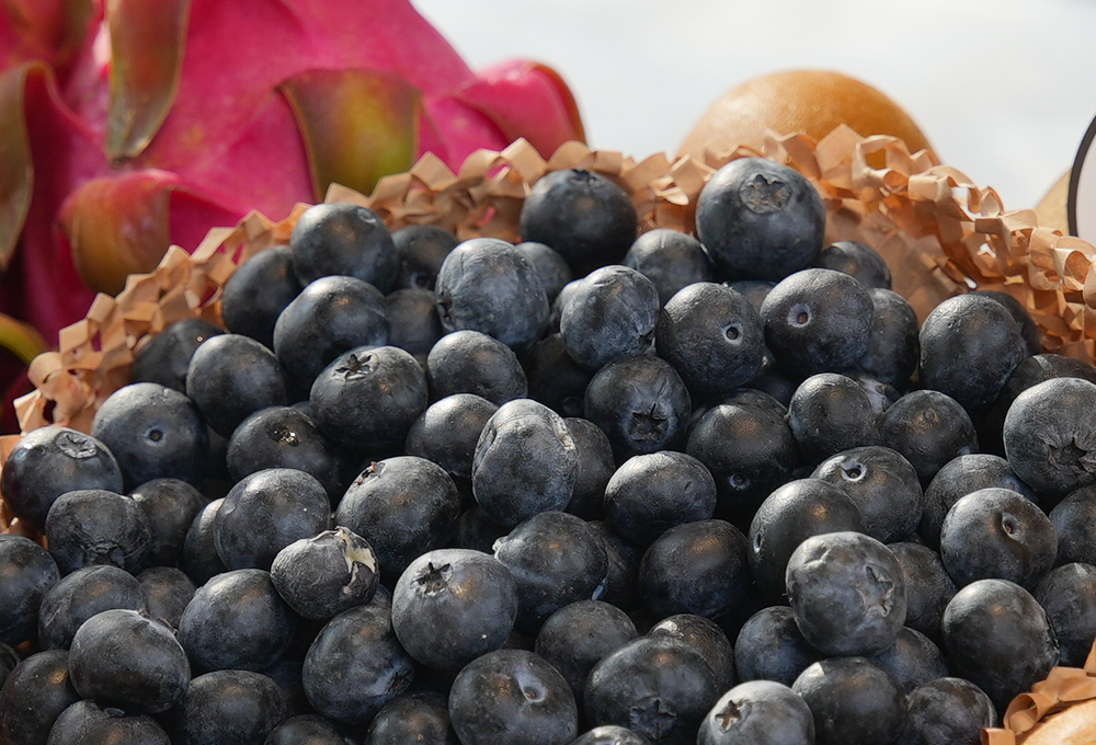 Exotic Berry, Dragon Fruit & Golden Kiwi Tray