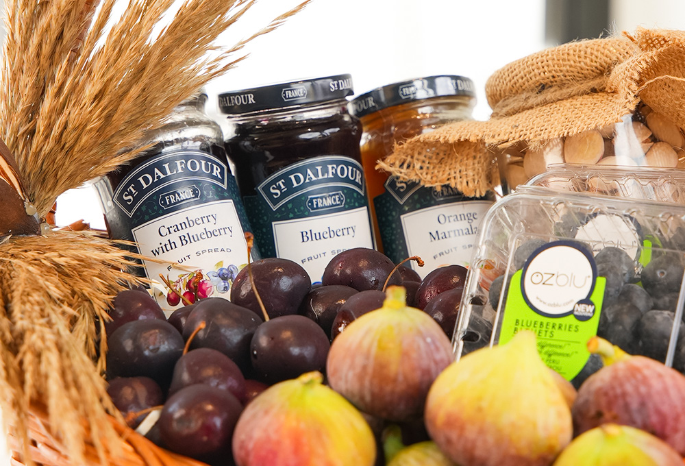 Premium Fruit Basket – Citrus & Fig Collection with Gourmet Treats