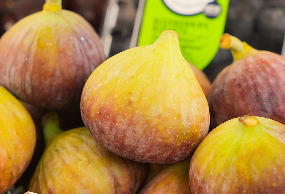 Premium Fruit Basket – Citrus & Fig Collection with Gourmet Treats