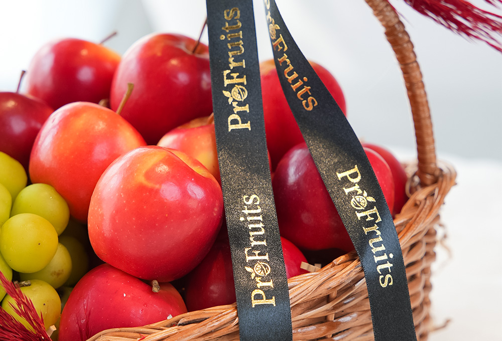 Premium Fruit Basket – Apples & Green Grapes Collection