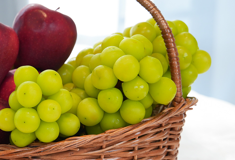 Mixed Fruit Basket - Apples, Pears & Grapes