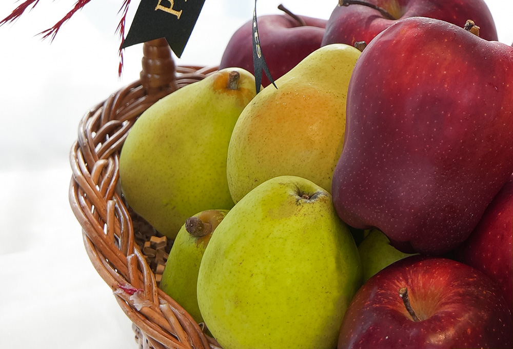 Mixed Fruit Basket - Apples, Pears & Grapes
