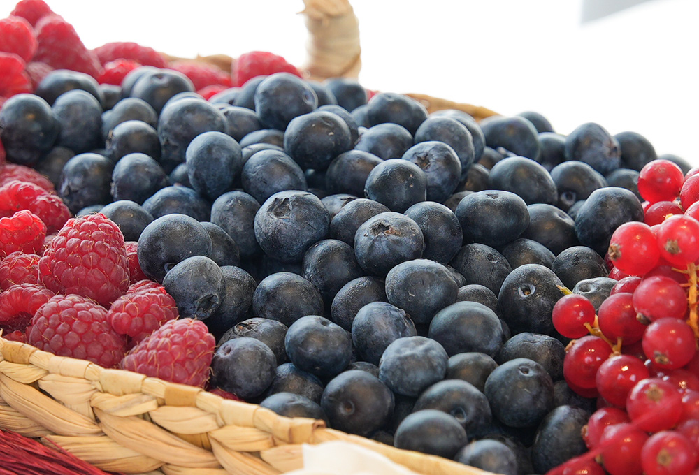 Berry Basket – A Delightful Mix of Fresh Raspberries, Blueberries & Red Currants
