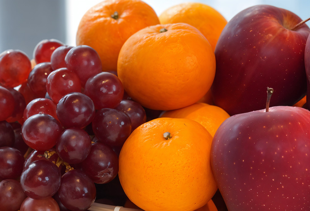 Red Globe Grapes, Mandarin & Apple Luxury Fruit Tray