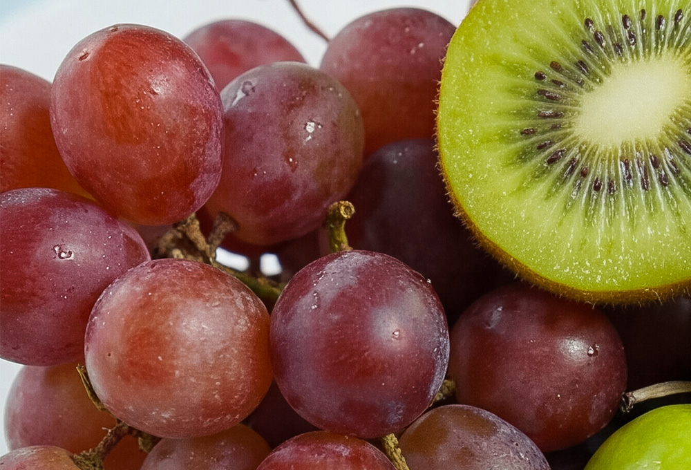 Premium Fruit Basket – Apple, Pomegranate & Kiwi Delight